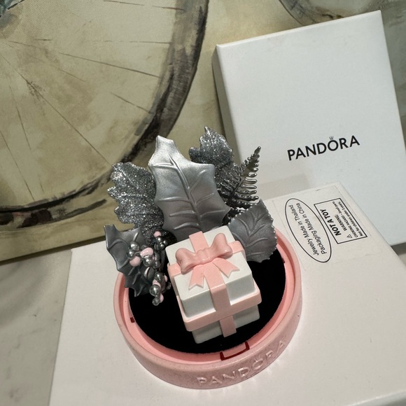 PANDORA limited edition ornament 🌸 - Picture 4 of 9